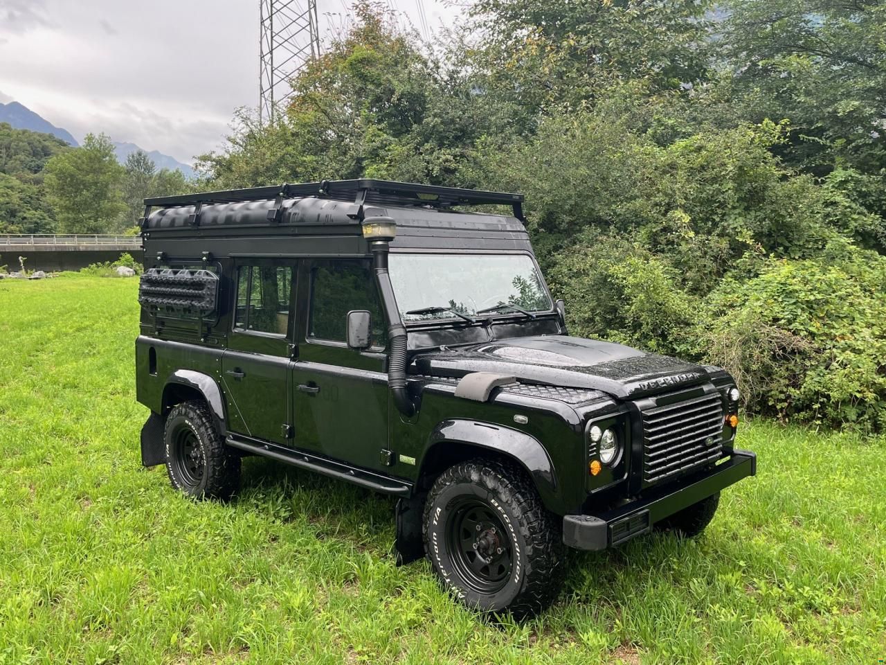 LAND ROVER DEFENDER