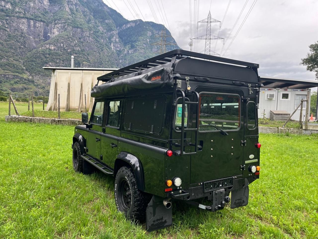 LAND ROVER DEFENDER