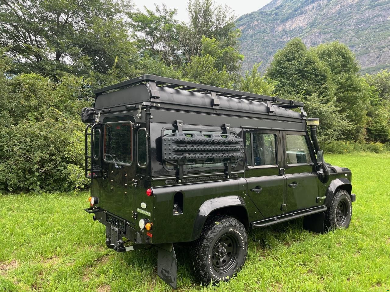 LAND ROVER DEFENDER