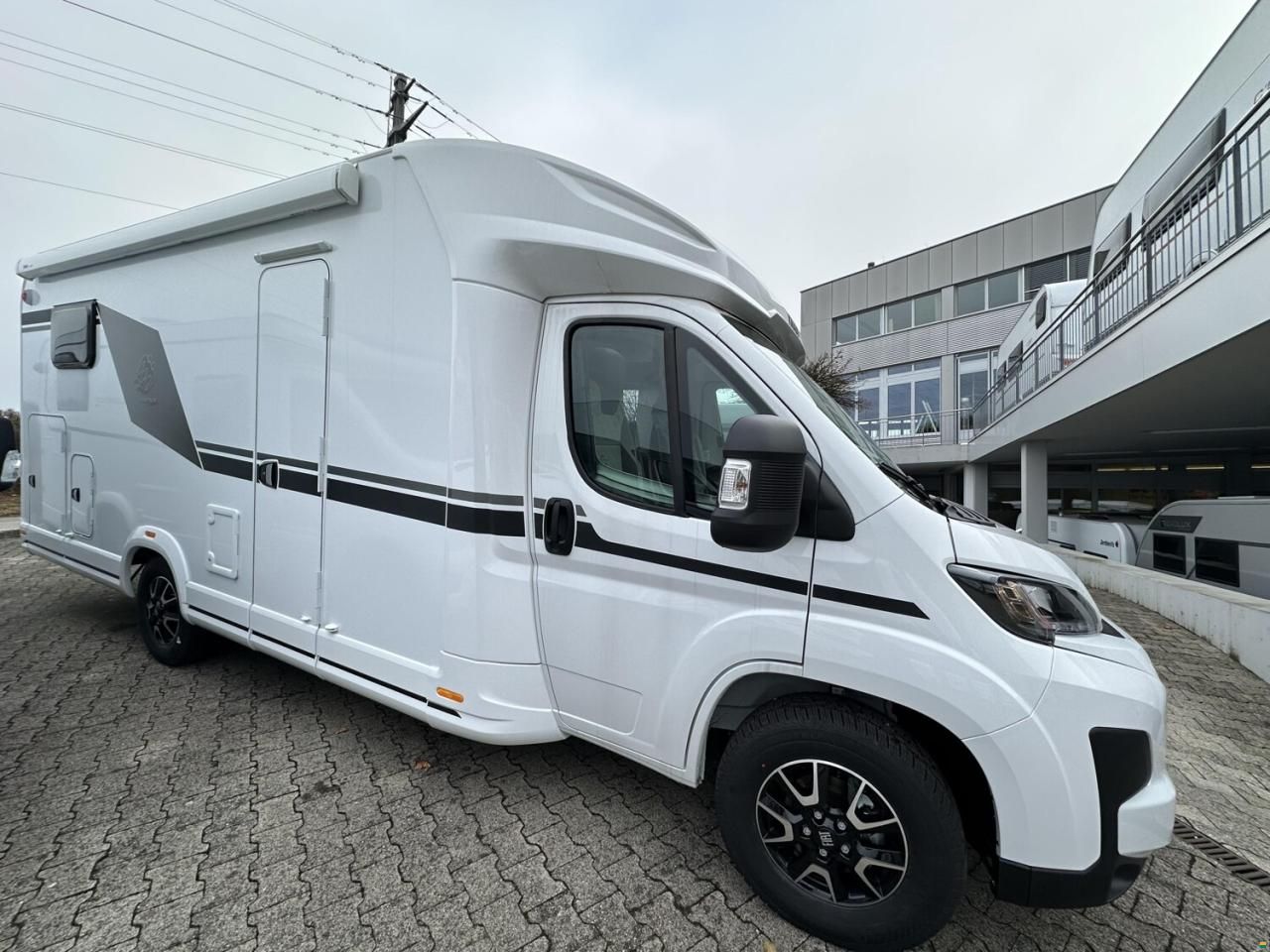 Knaus L!VE WAVE PLATINUM SELECTION 700 MEG
