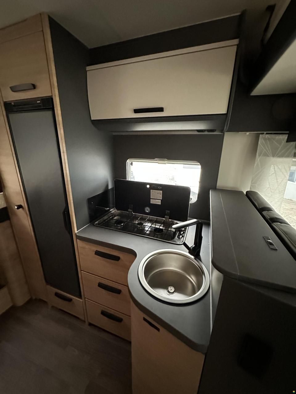 Knaus L!VE WAVE PLATINUM SELECTION 700 MEG