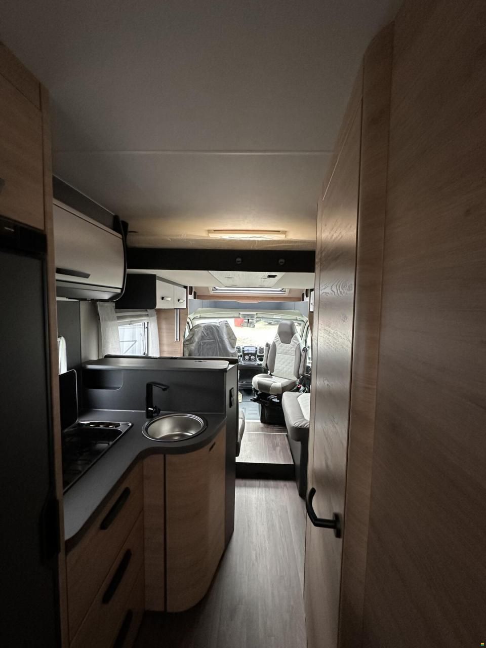 Knaus L!VE WAVE PLATINUM SELECTION 700 MEG