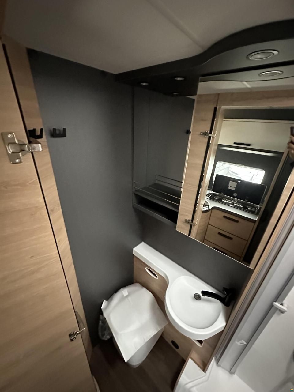 Knaus L!VE WAVE PLATINUM SELECTION 700 MEG