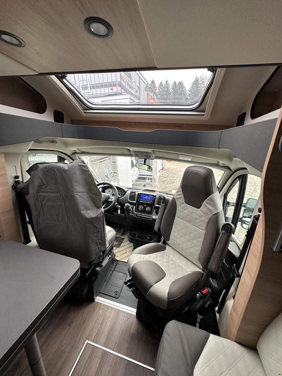 Knaus L!VE WAVE PLATINUM SELECTION 700 MEG