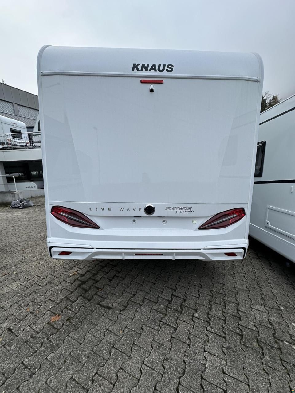 Knaus L!VE WAVE PLATINUM SELECTION 700 MEG