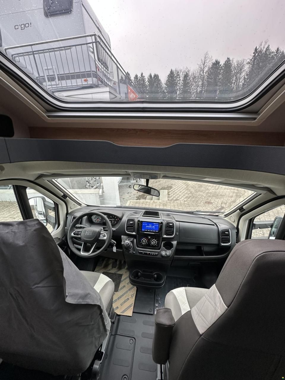 Knaus L!VE WAVE PLATINUM SELECTION 700 MEG