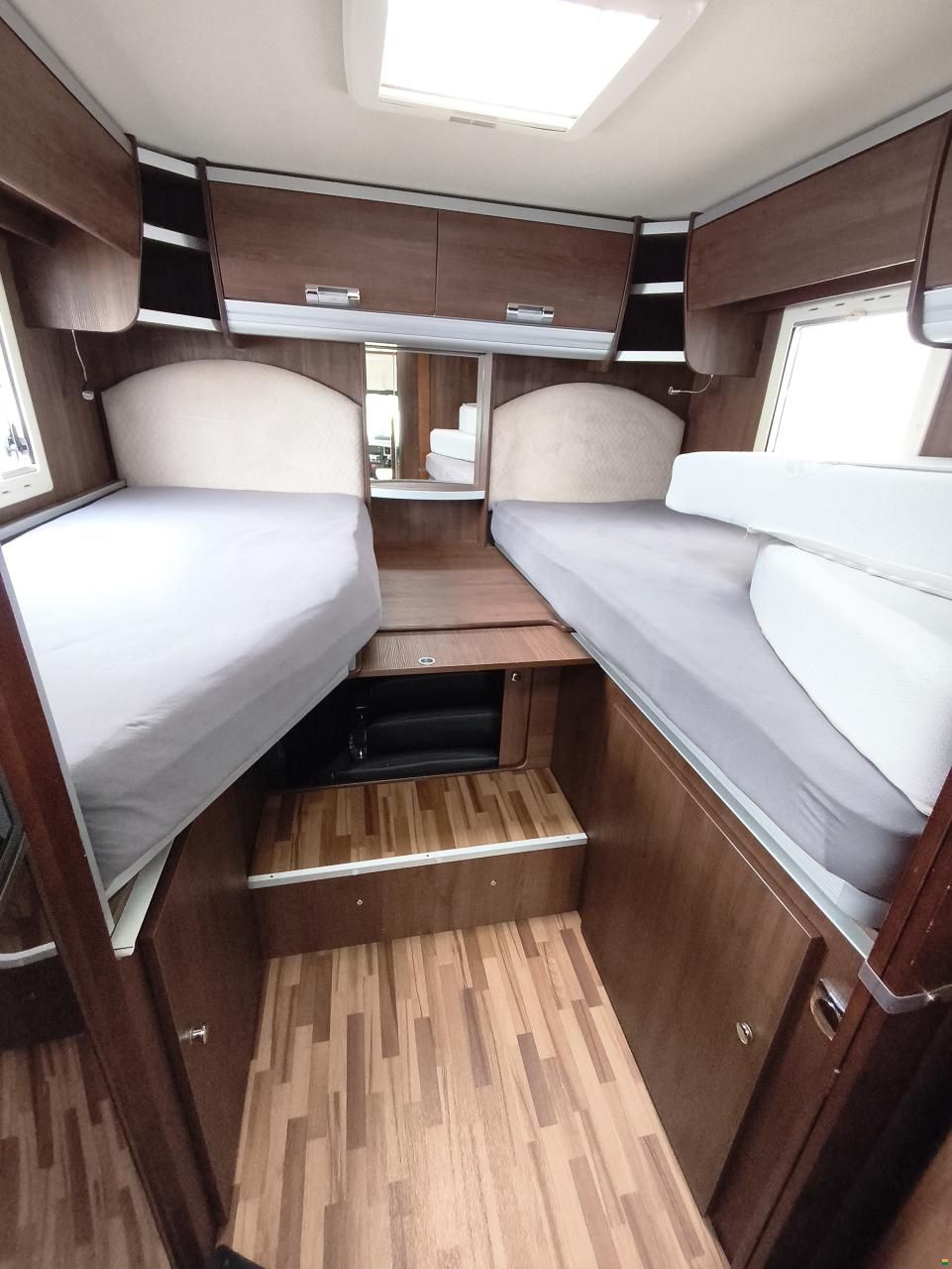 Ecovip 609 mit Einzelbett, Hubbett!