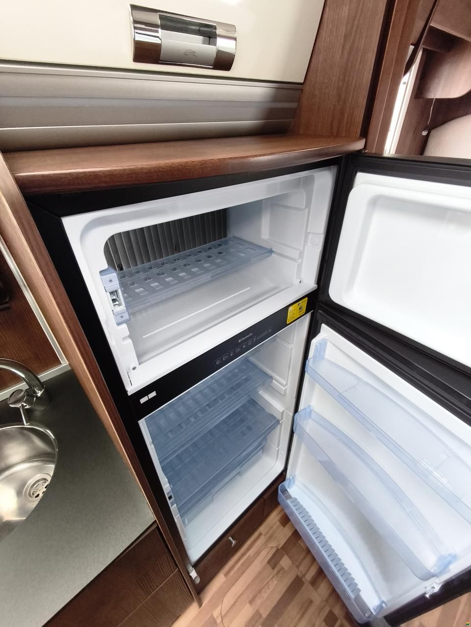 Ecovip 609 mit Einzelbett, Hubbett!