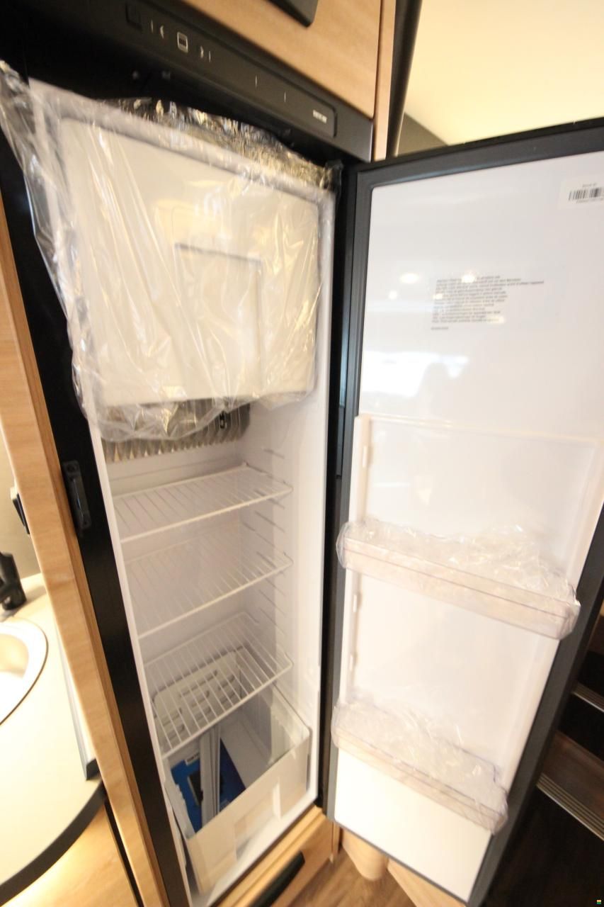 Knaus LIVE WAVE 650 MEG PlAT.SEL. (2026)