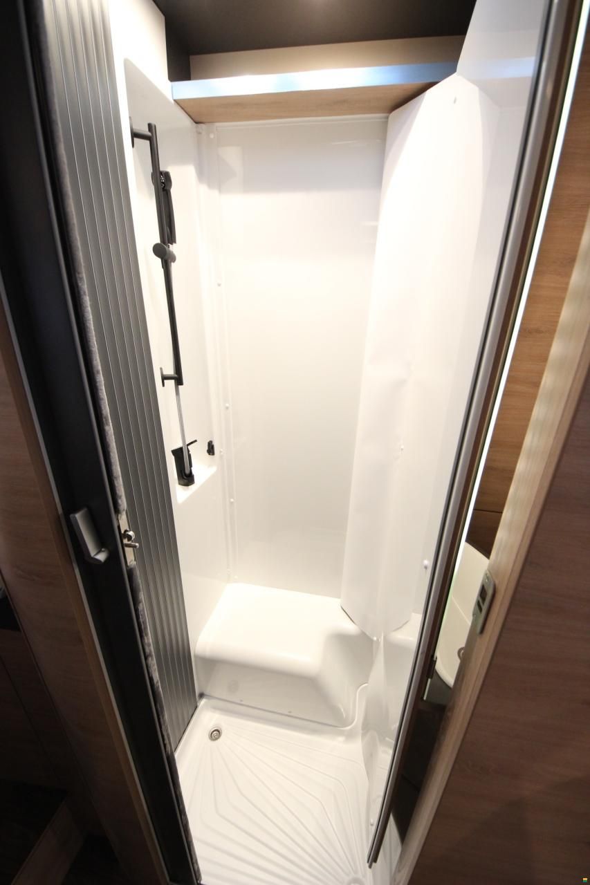 Knaus LIVE WAVE 650 MEG PlAT.SEL. (2026)