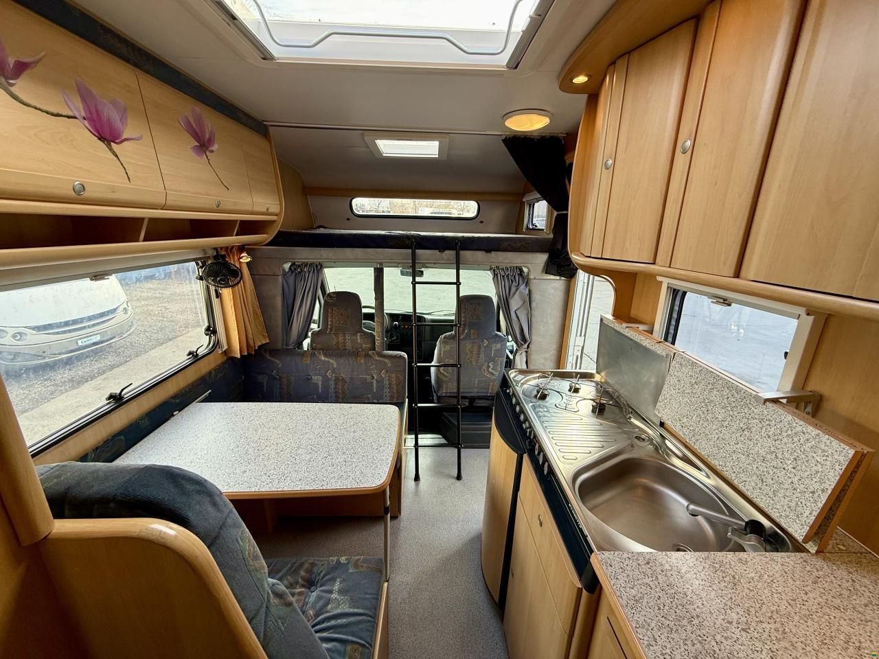 Dethleffs Golbetrotter A5880- Family Travel