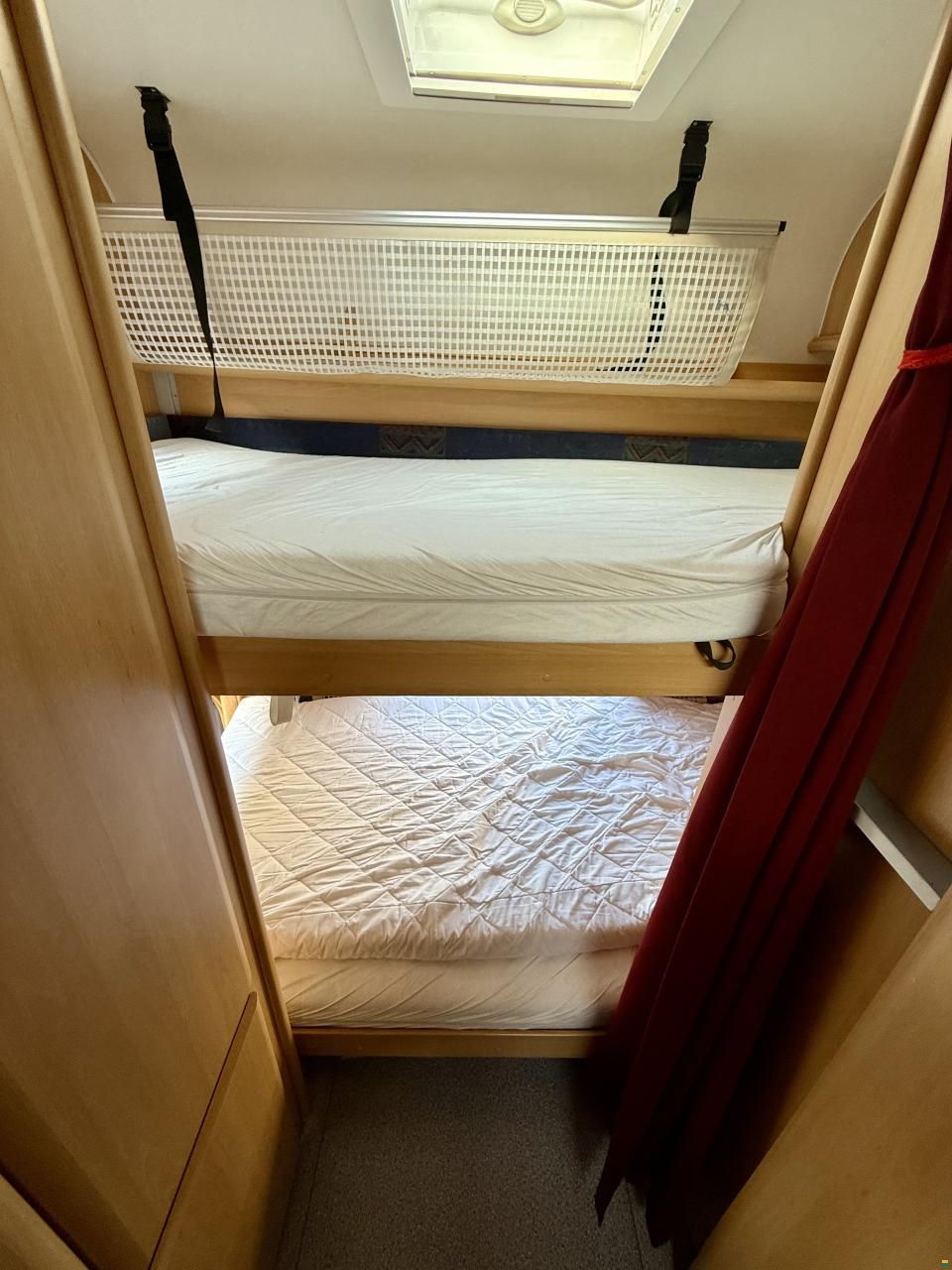 Dethleffs Golbetrotter A5880- Family Travel