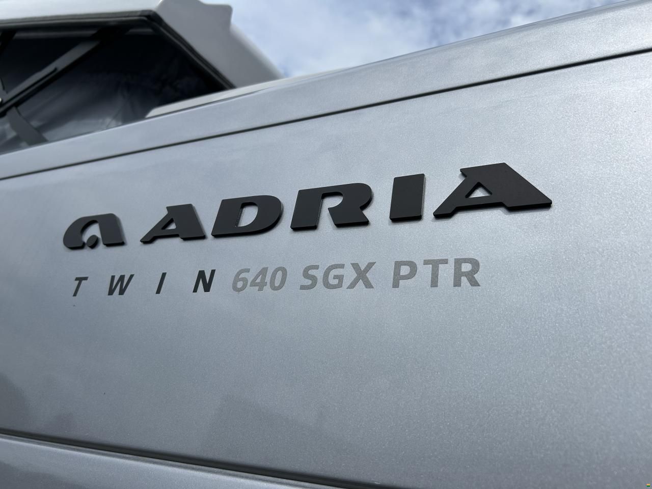 Adria Twin 640 SGX 60Y PopTop DeLuxe