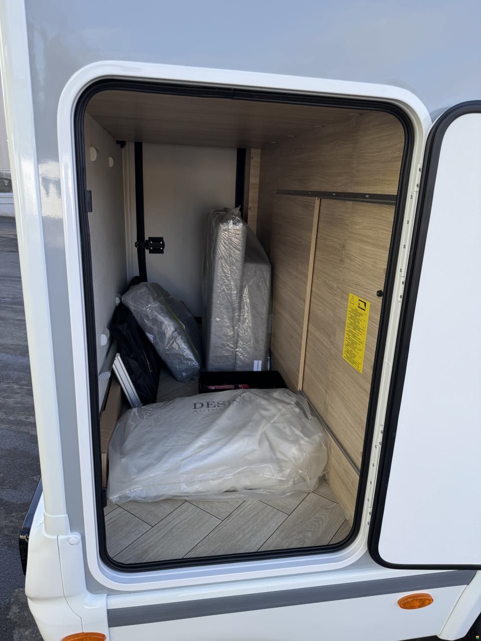 Challenger 250 Graphite Edition