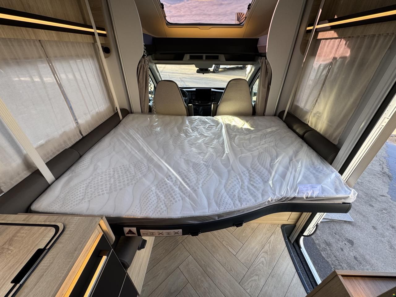 Challenger 250 Graphite Edition