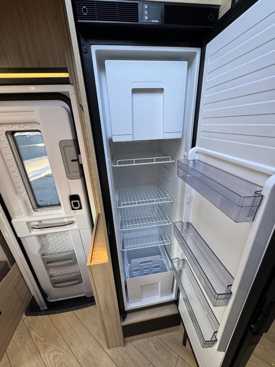 Challenger 250 Graphite Edition