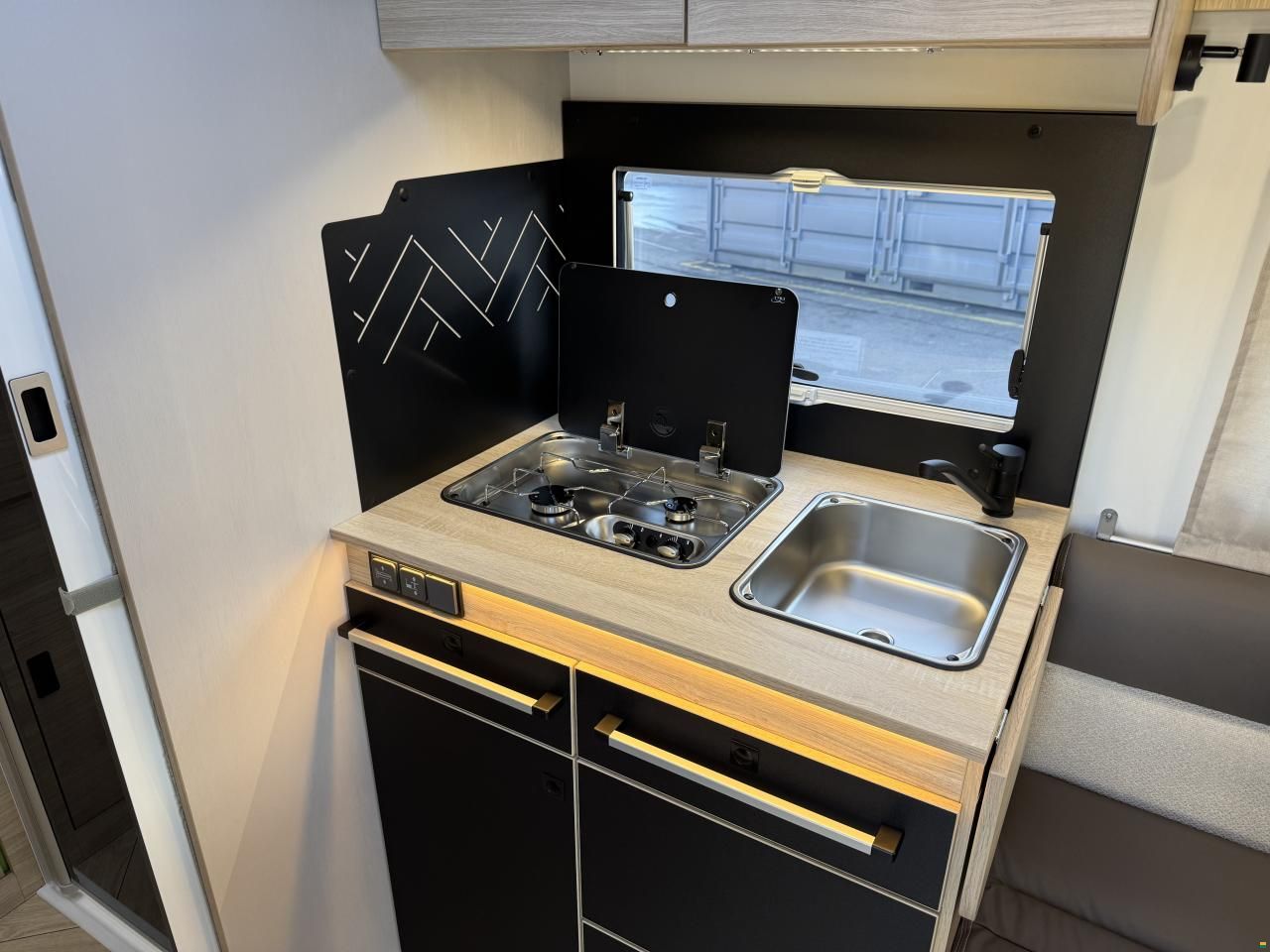 Challenger 250 Graphite Edition