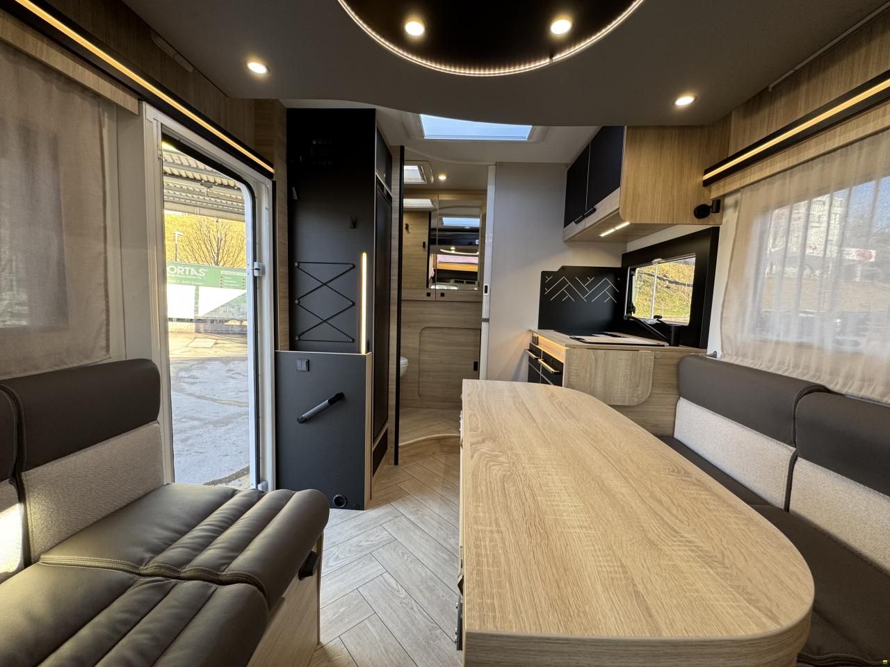 Challenger 250 Graphite Edition