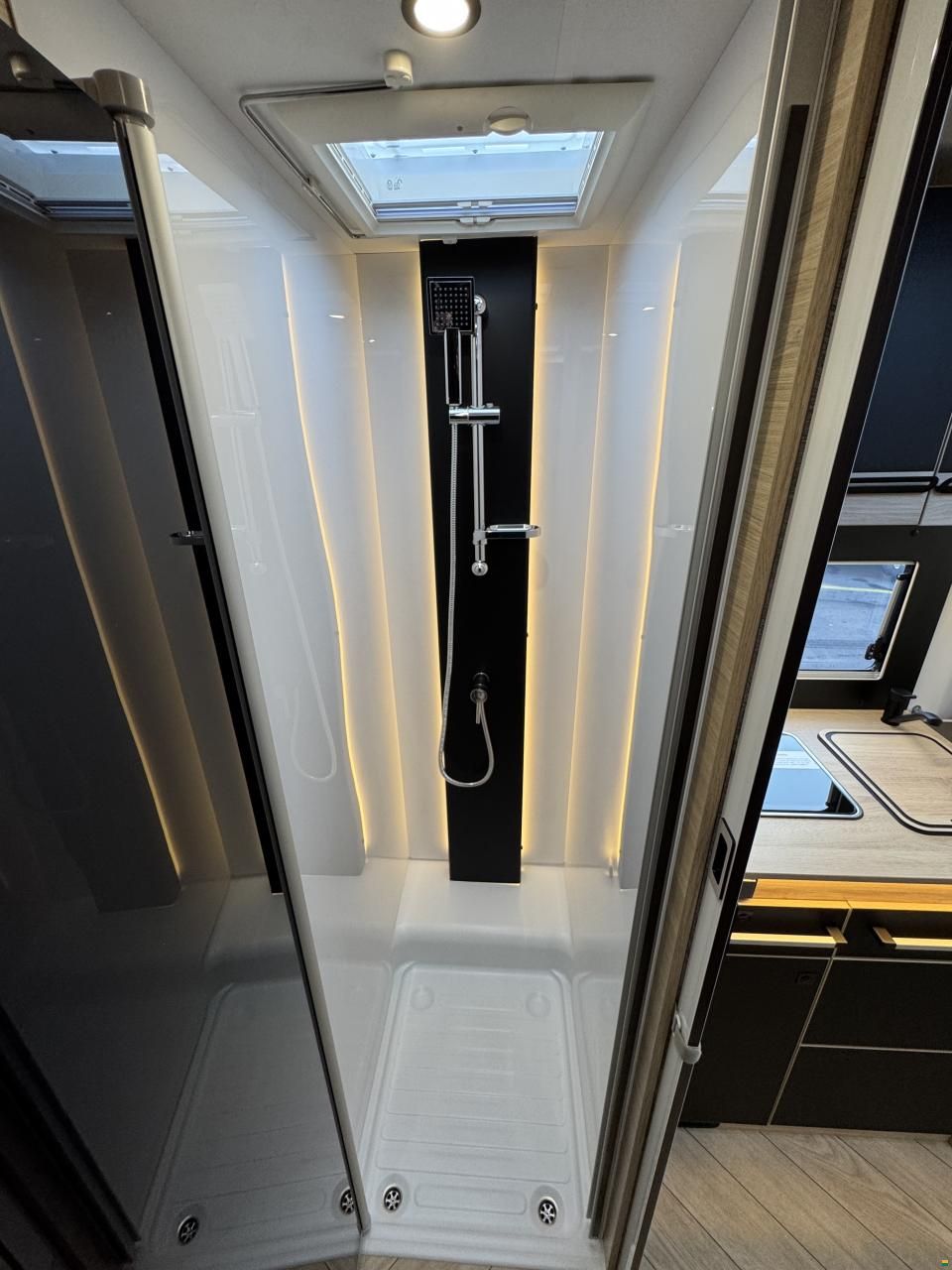 Challenger 250 Graphite Edition