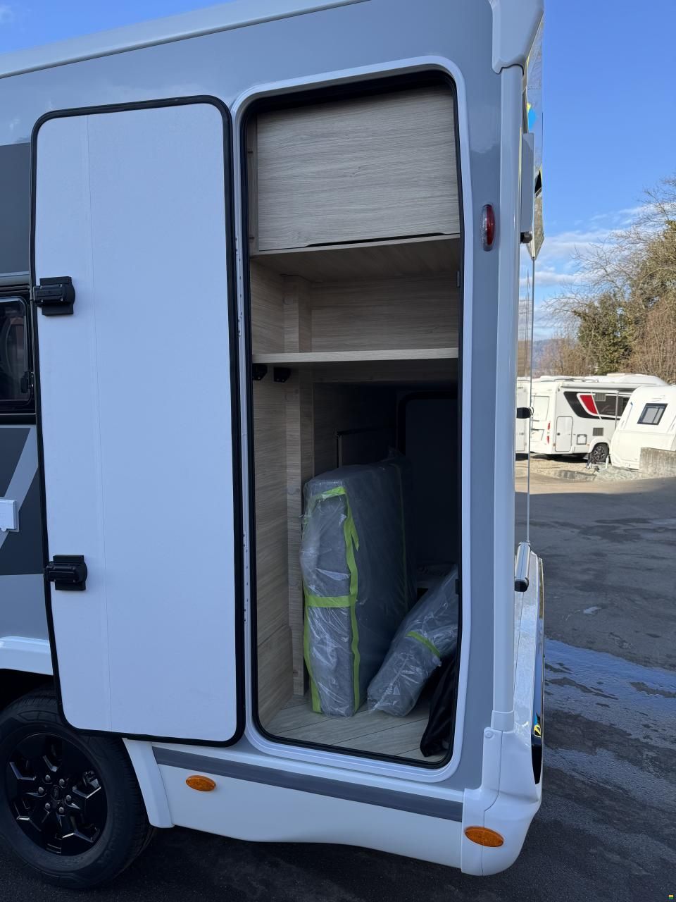 Challenger 250 Graphite Edition