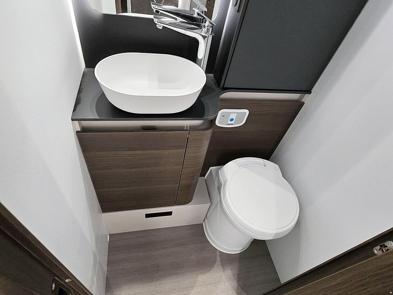 Adria Matrix 670 DL SUPREME 2.2 AUTOMAT 180MJ