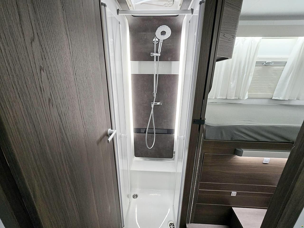 Adria Matrix 670 DL SUPREME 2.2 AUTOMAT 180MJ