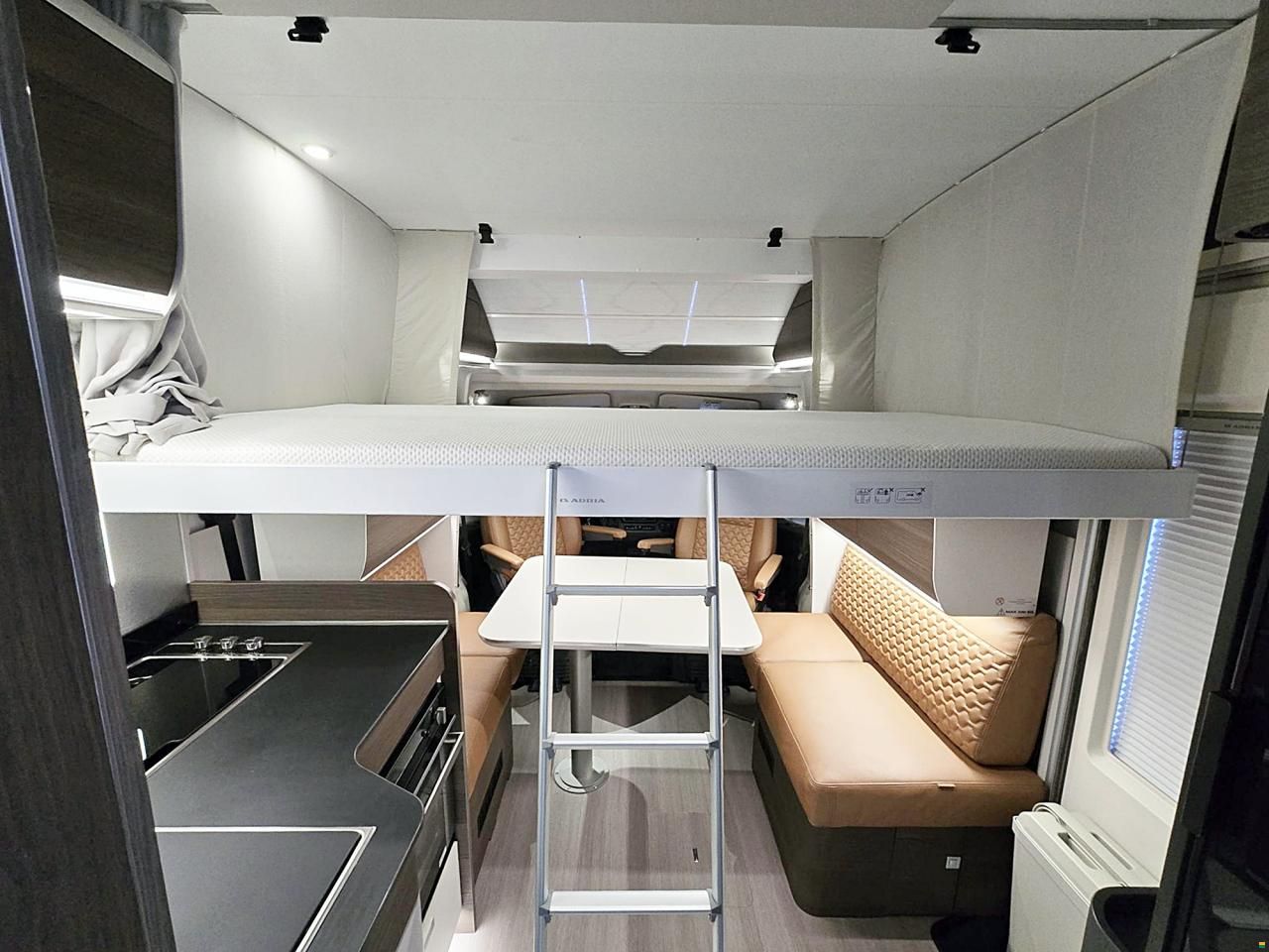 Adria Matrix 670 DL SUPREME 2.2 AUTOMAT 180MJ