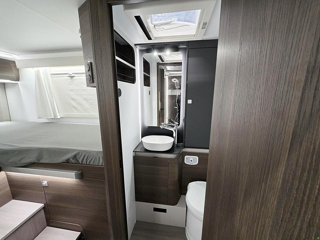 Adria Matrix 670 DL SUPREME 2.2 AUTOMAT 180MJ