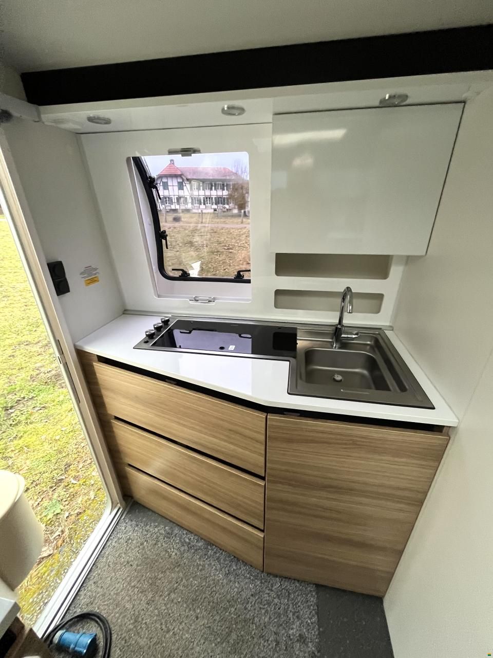 Adria Top Reise- Wohnwagen mit Vorzelt