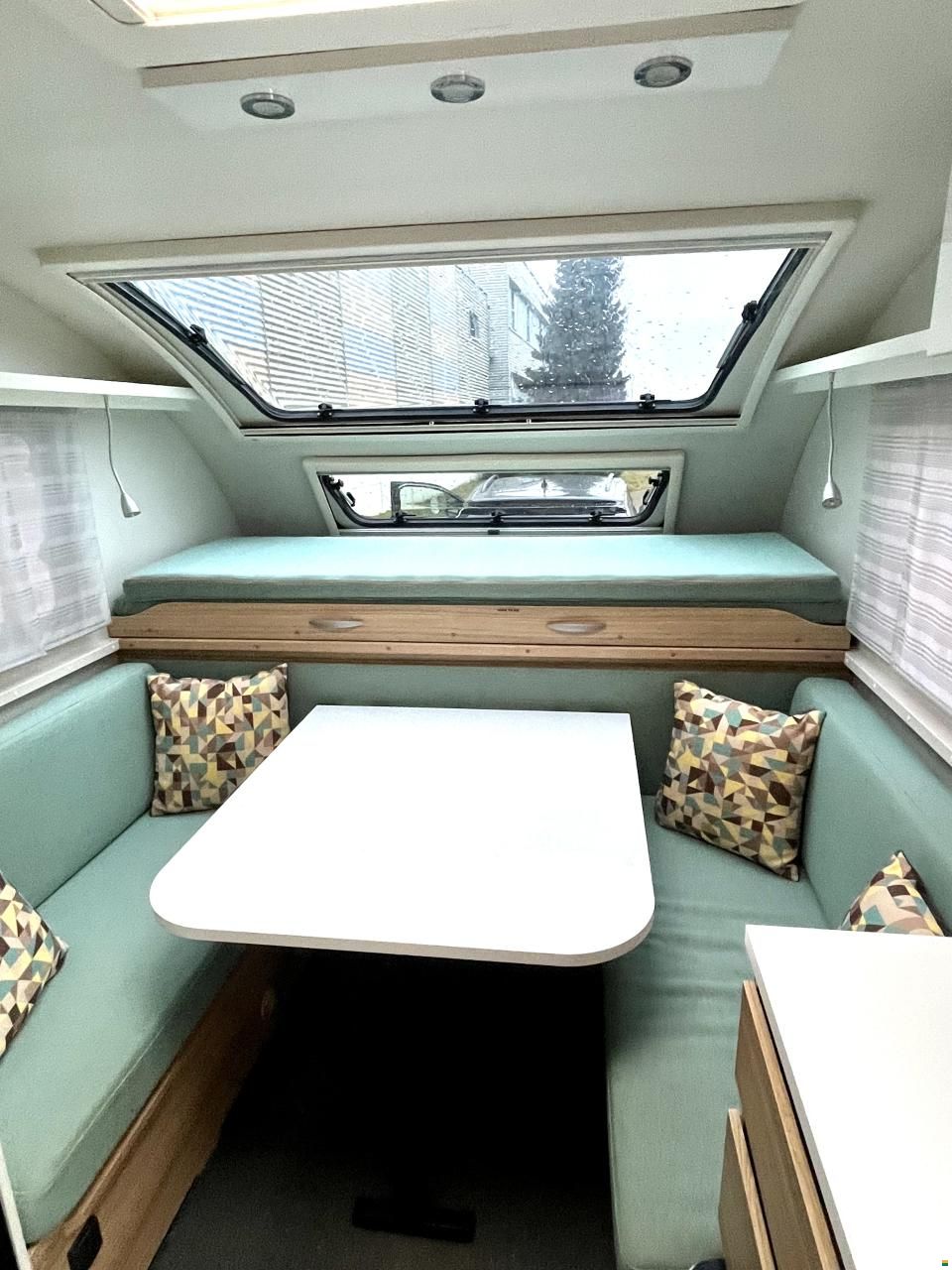 Adria Top Reise- Wohnwagen mit Vorzelt