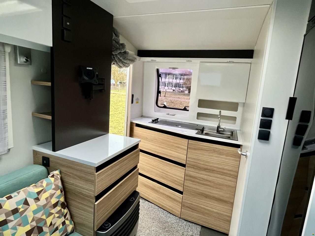 Adria Top Reise- Wohnwagen mit Vorzelt