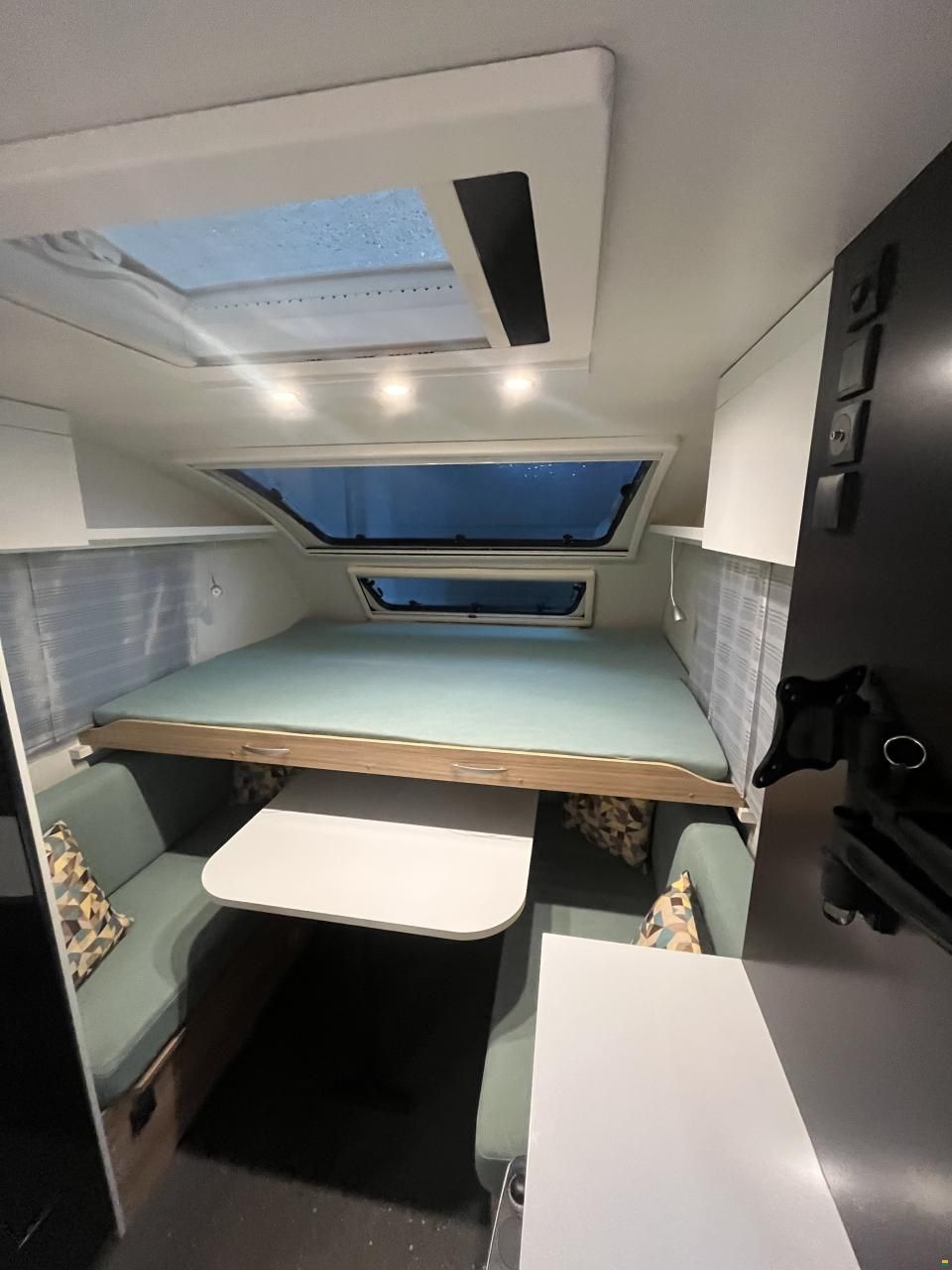 Adria Top Reise- Wohnwagen mit Vorzelt