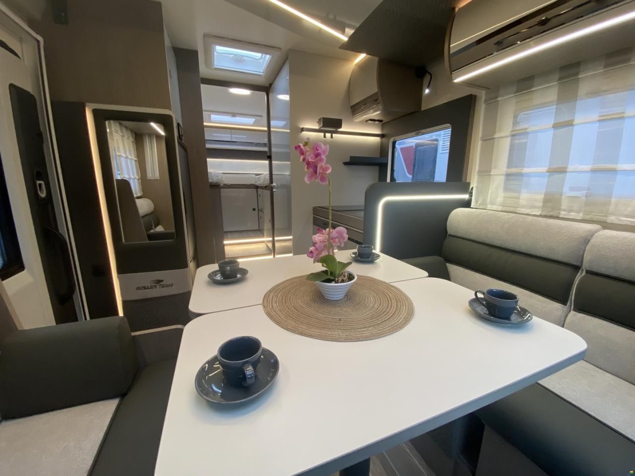 Roller Team Zefiro 287 TL, Ford 165PS Automat