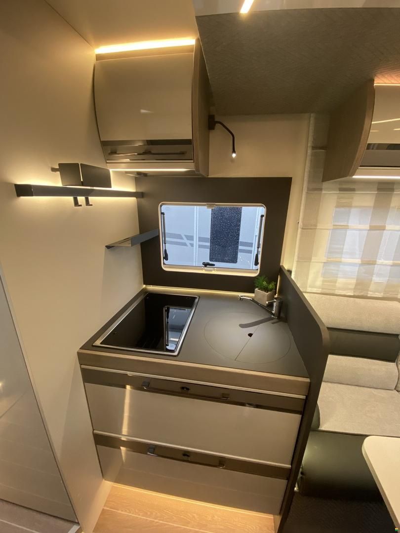 Roller Team Zefiro 287 TL, Ford 165PS Automat