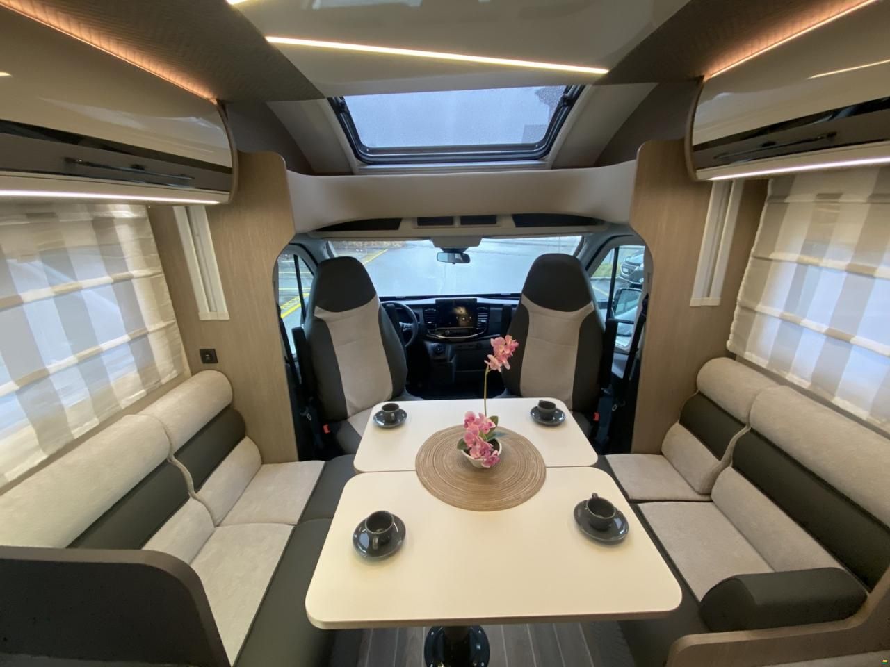 Roller Team Zefiro 287 TL, Ford 165PS Automat