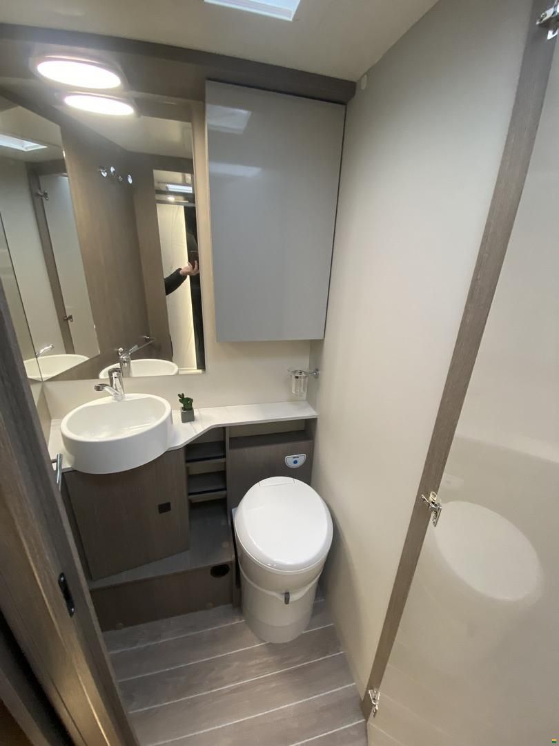 Roller Team Zefiro 287 TL, Ford 165PS Automat