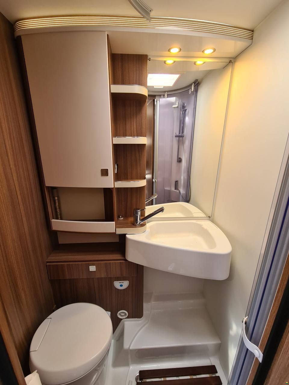 Eura Mobil Profila T 695 EB