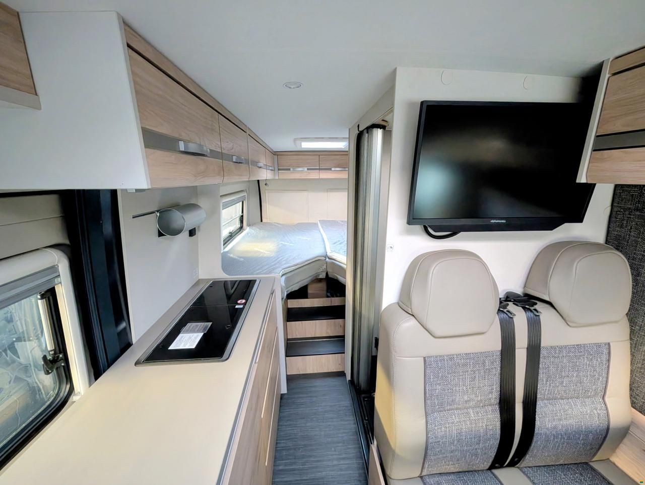 Dethleffs Globetrail 640 Peugeot 90 Years