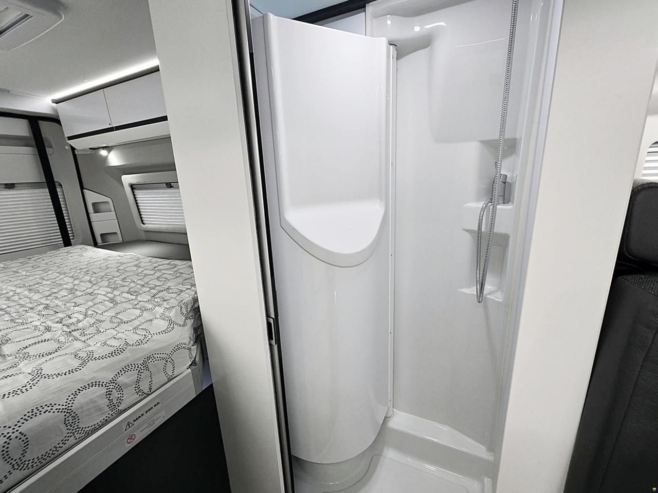 Adria TWIN 640 SGX SUPREME AUTOMAT 160MJ