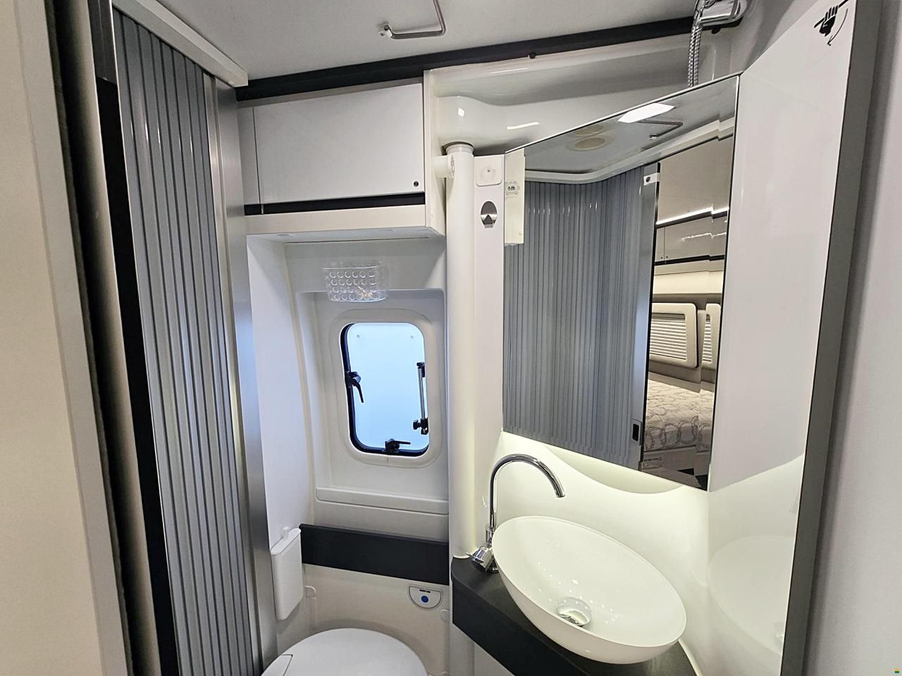 Adria TWIN 640 SGX SUPREME AUTOMAT 160MJ