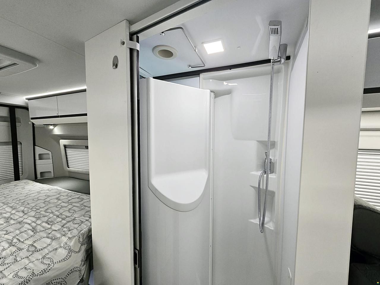 Adria TWIN 640 SGX SUPREME AUTOMAT 160MJ