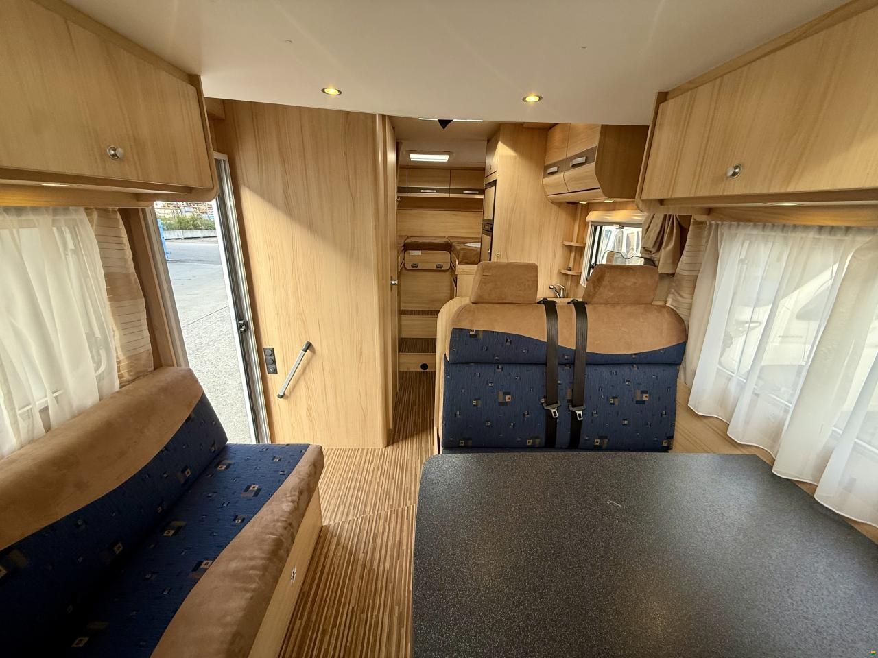 Sunlight T67 - Automatik - Hubbett