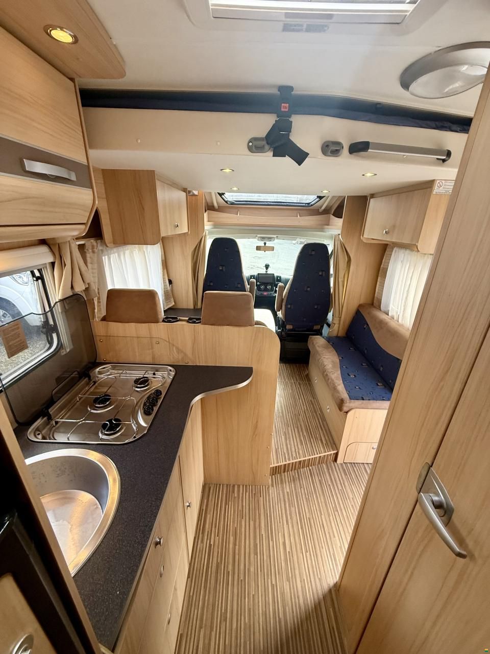 Sunlight T67 - Automatik - Hubbett