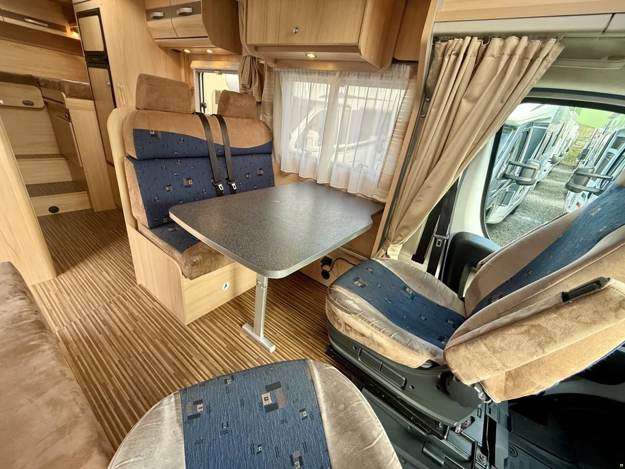 Sunlight T67 - Automatik - Hubbett