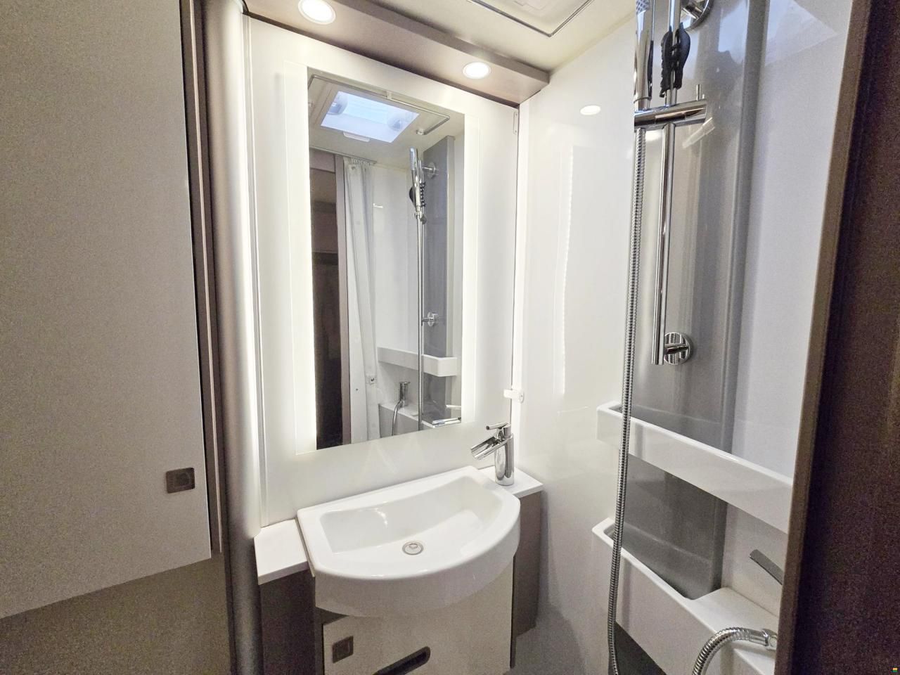 B&uuml;rstner LYSEO TD 690 G HARMONY LINE 2.2 HDI