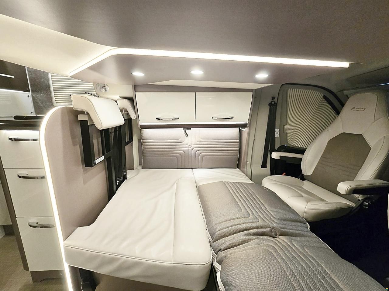 B&uuml;rstner LYSEO TD 690 G HARMONY LINE 2.2 HDI