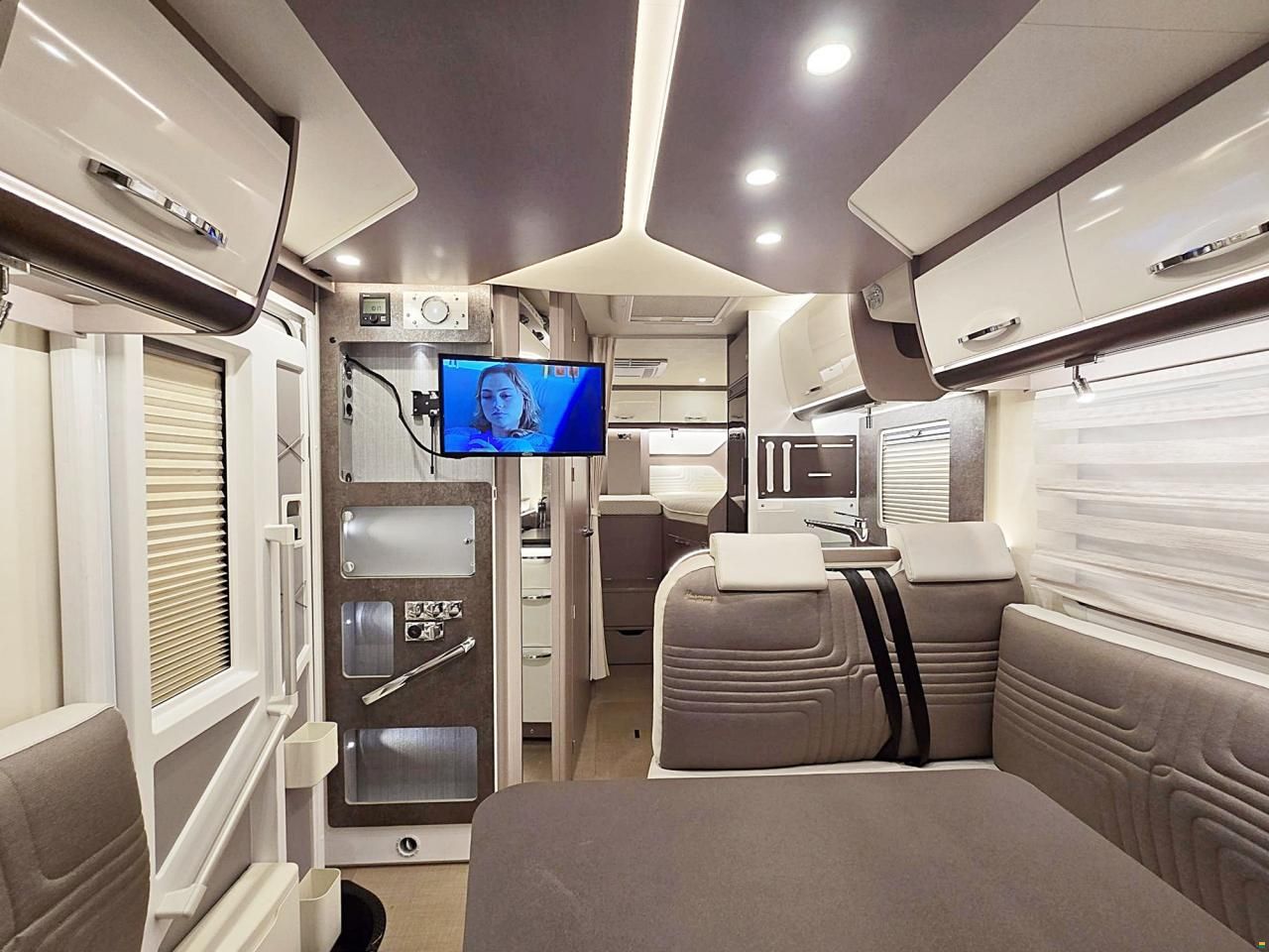 B&uuml;rstner LYSEO TD 690 G HARMONY LINE 2.2 HDI