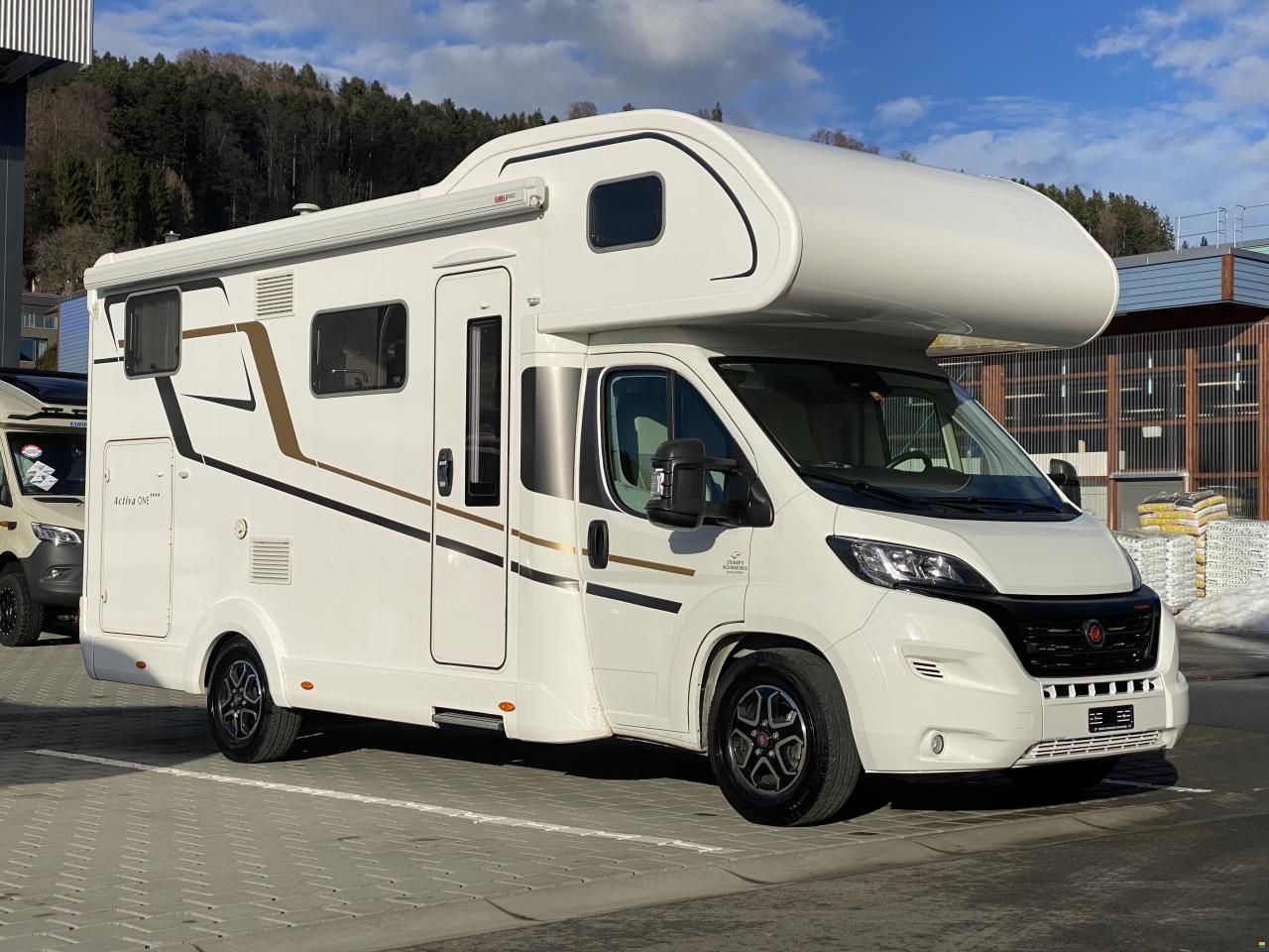 Eura Mobil Activa One 690 HB