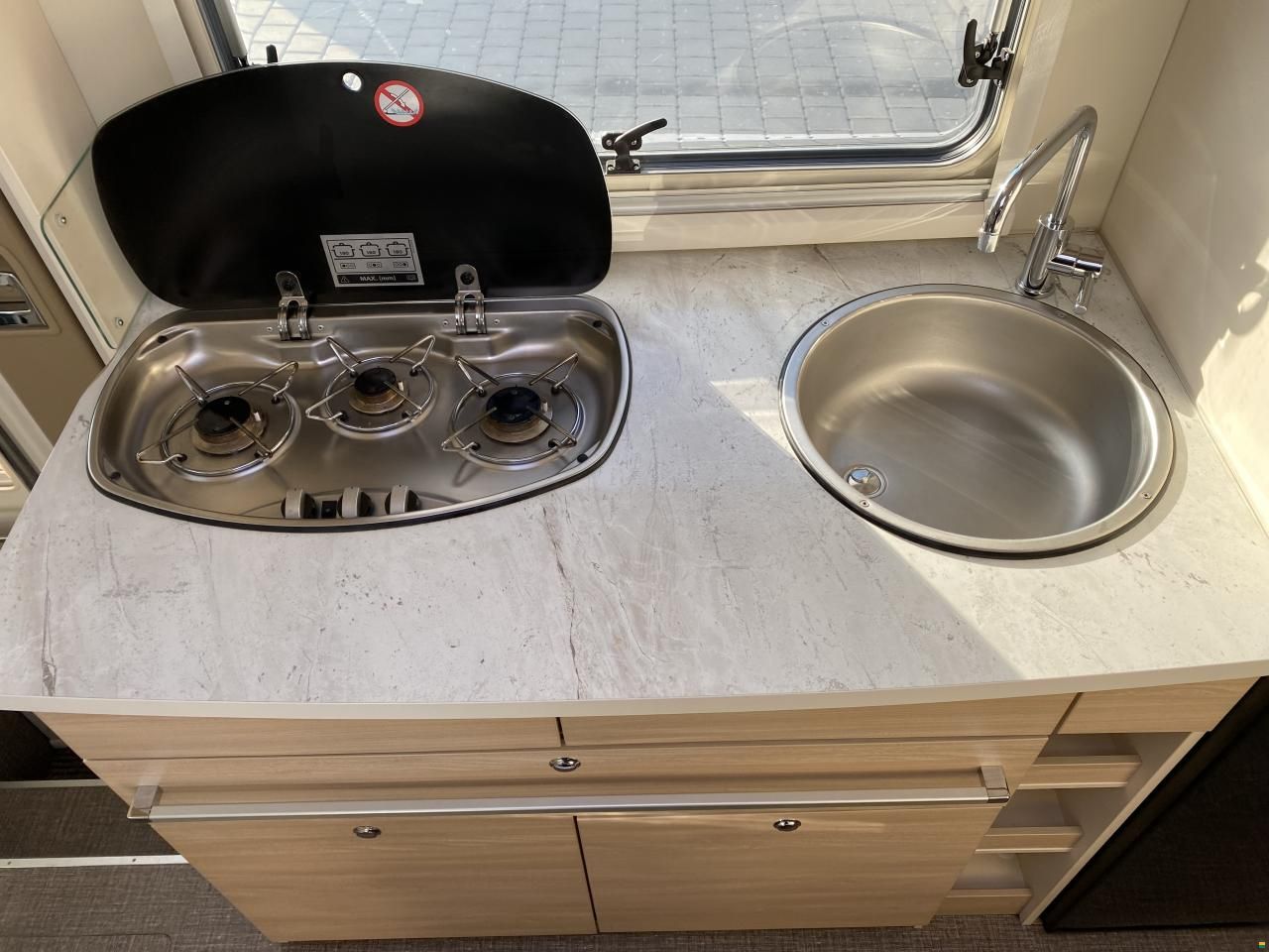 Eura Mobil Activa One 690 HB