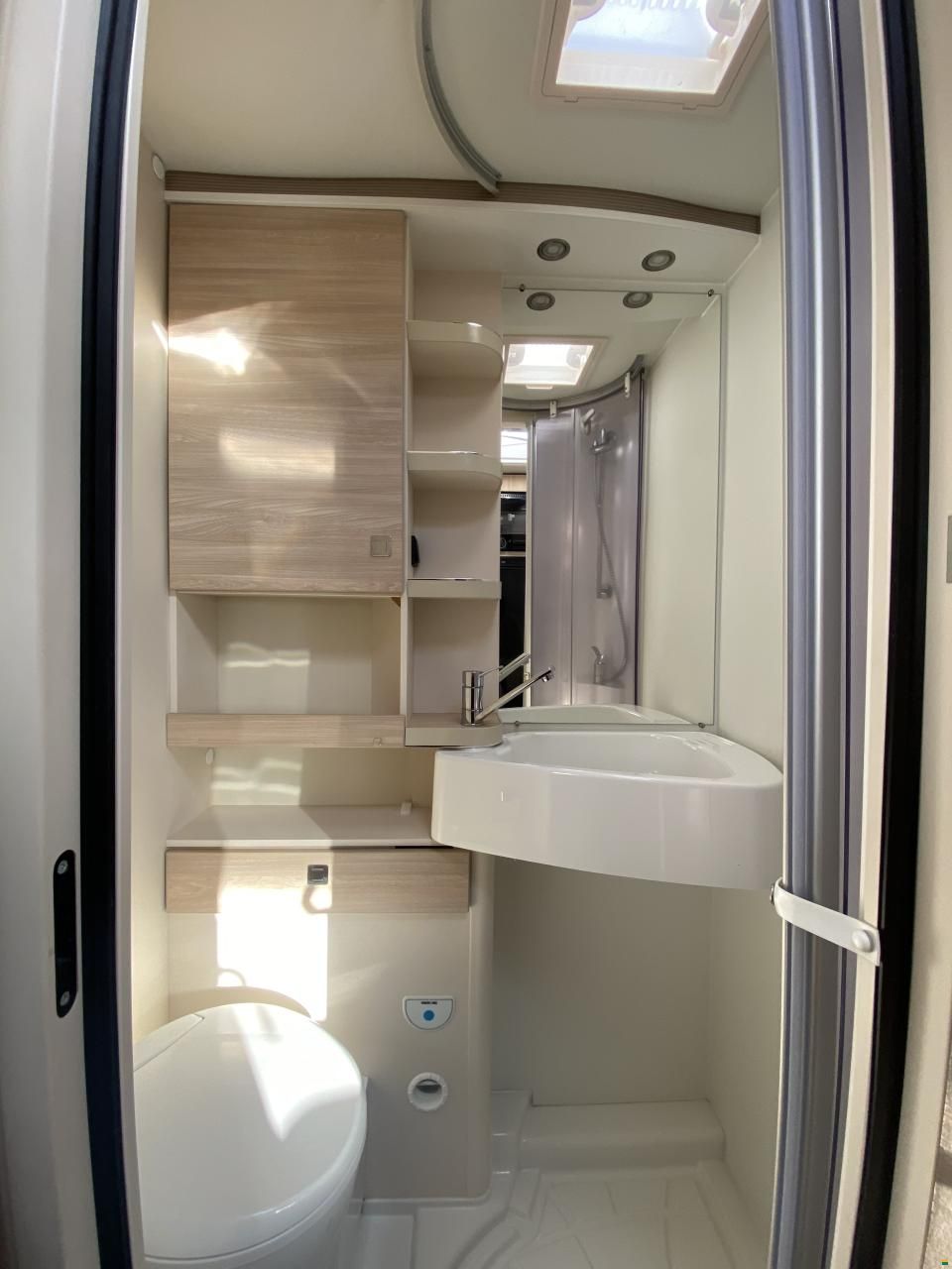 Eura Mobil Activa One 690 HB